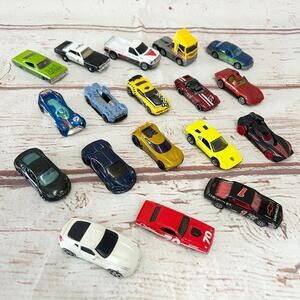 Huge Lot of 18 Hot Wheels and Matchbox Diecast Cars - Bugatti Dodge Corvette